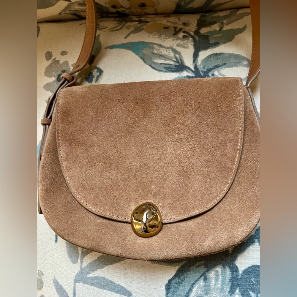 Madewell Dakota Shoulder Saddle Bag in suede.